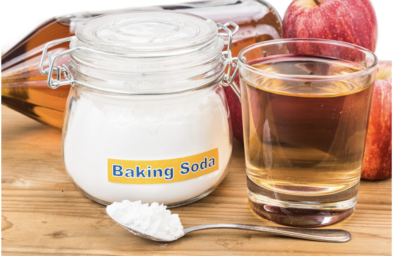 Sử dụng baking soda kết hợp với giấm ăn