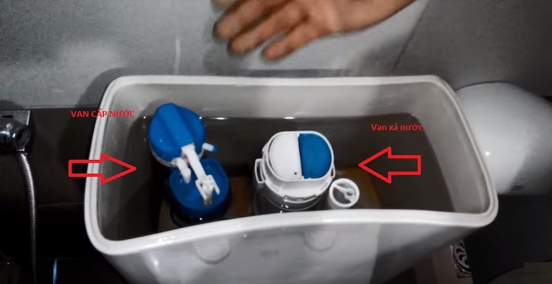 bồn cầu bị rỉ nước