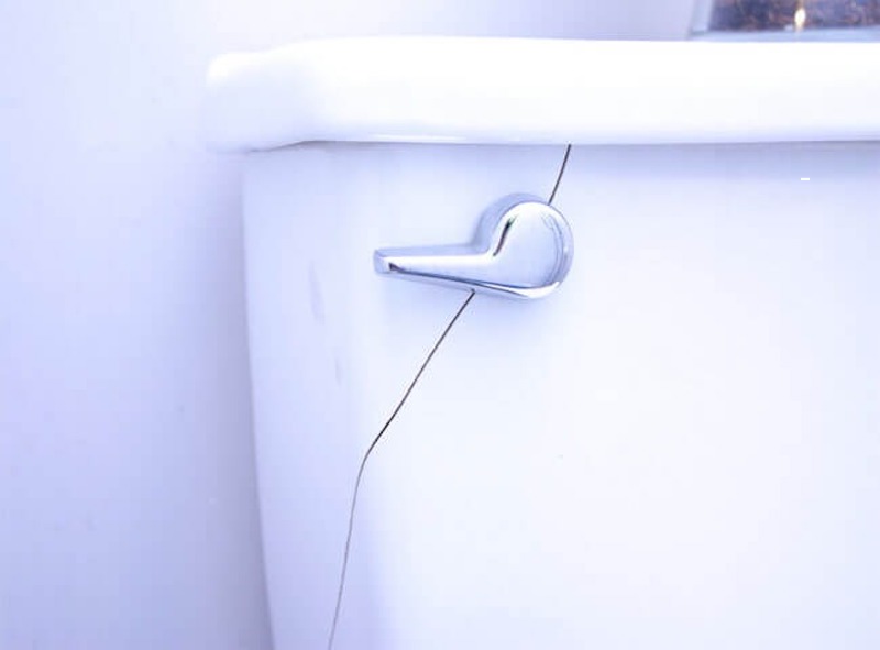 bồn cầu bị rỉ nước