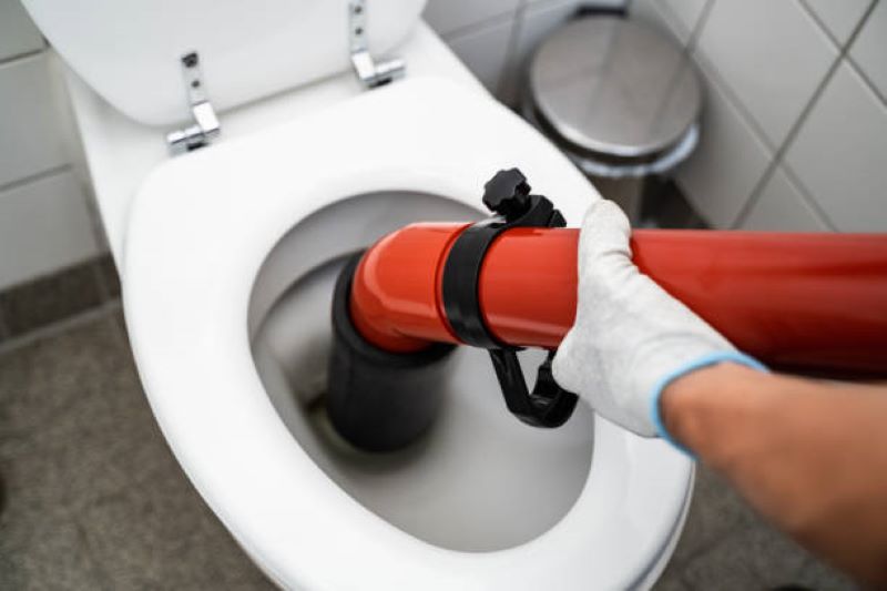 cách thông bồn cầu