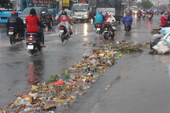 Cống thoát nước mưa bị nghẹt