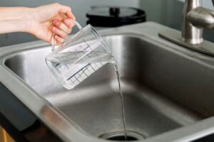 Lỗi Phổ Biến Khi Tự Thông Tắc Cống Tại Nhà