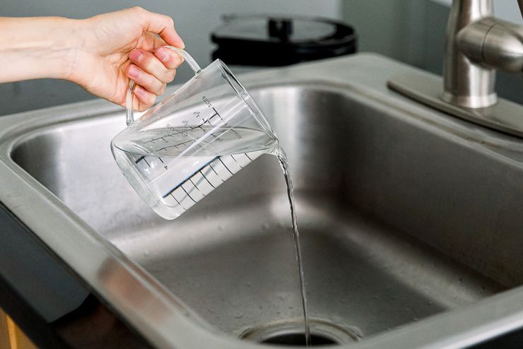 Lỗi Phổ Biến Khi Tự Thông Tắc Cống Tại Nhà 