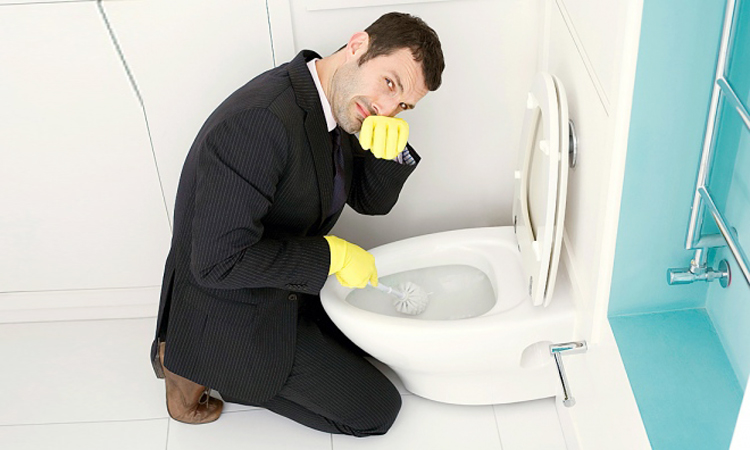 Tự xử lý mùi hôi nhà vệ sinh 