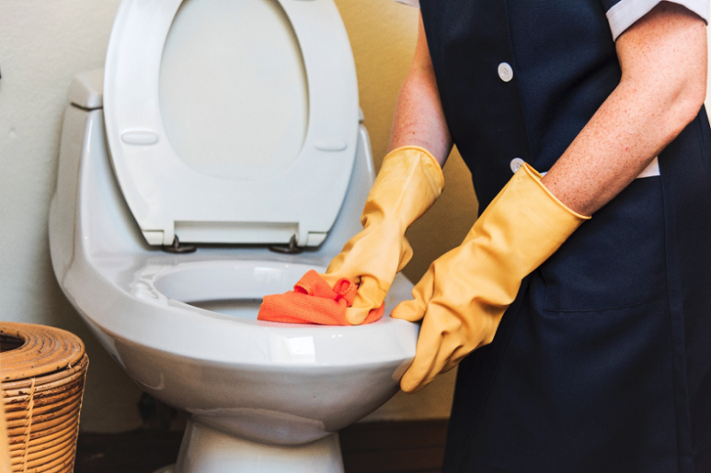 Tự xử lý mùi hôi nhà vệ sinh 