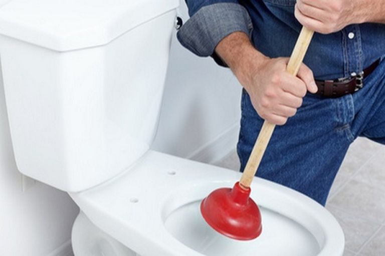 Dấu Hiệu Nhận Biết Hầm Cầu Bị Tắc