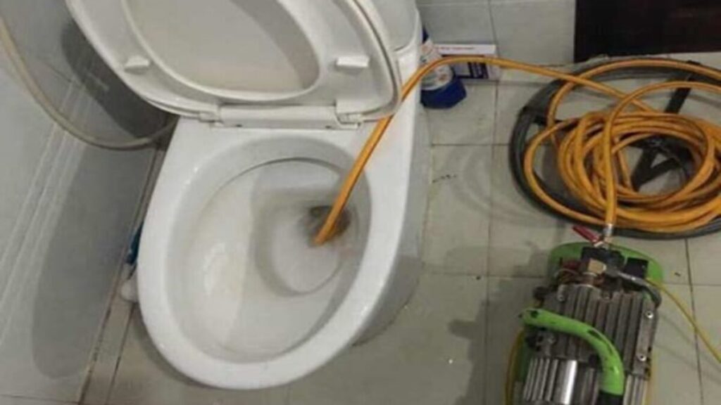 Hút Hầm Cầu Không Đục Phá 