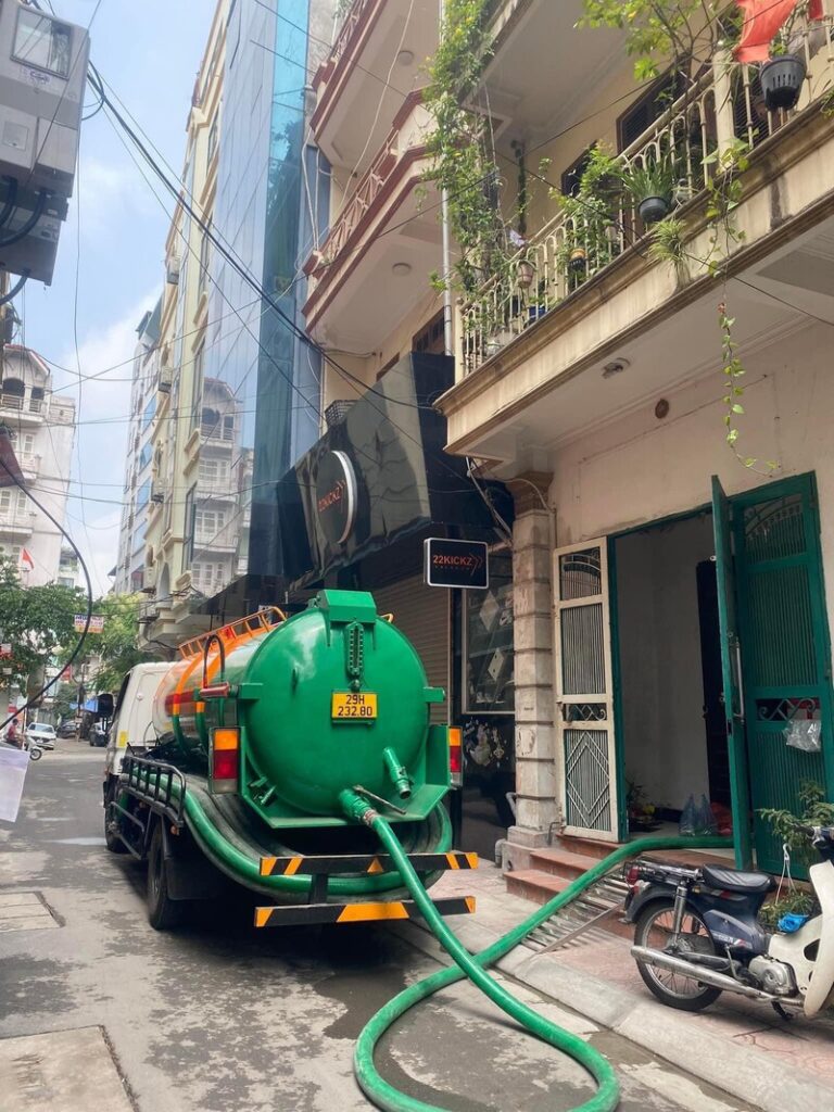 Nhu cầu hút hầm cầu tại Phường An Đông ngày càng tăng cao do mật độ dân cư đông đúc