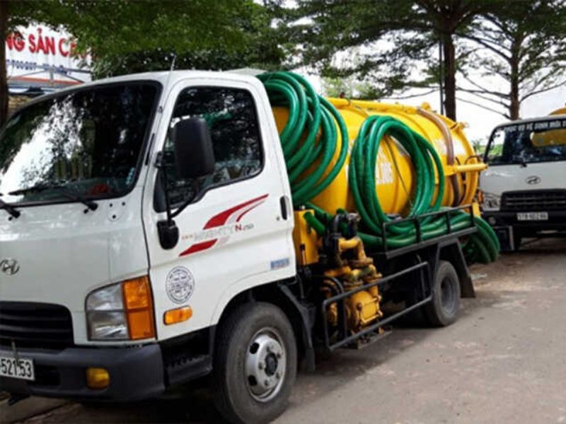 Hút hầm cầu xã Long Hồ, huyện Long Hồ