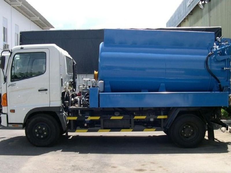 Hút hầm cầu xã Quới Thiện, huyện Long Hồ