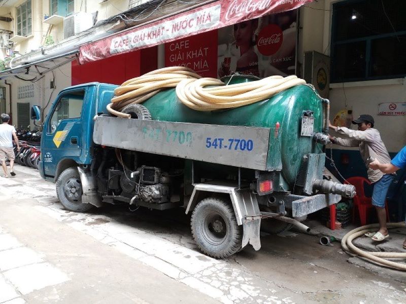 Hút hầm cầu xã Tân Hạnh, huyện Long Hồ