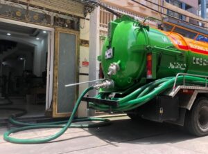 Hút hầm cầu xã Tân Hạnh, huyện Long Hồ