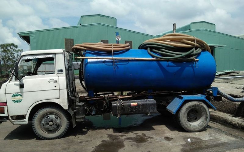 Hút hầm cầu xã Tân Lộc, huyện Long Hồ